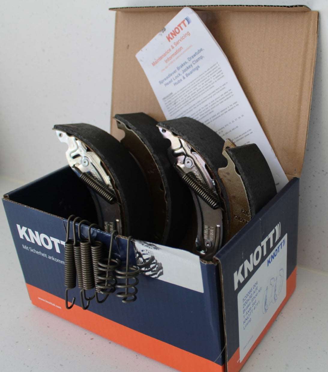 Knott 200 x 50 Auto Reverse Brake Shoes Two Axle Sets