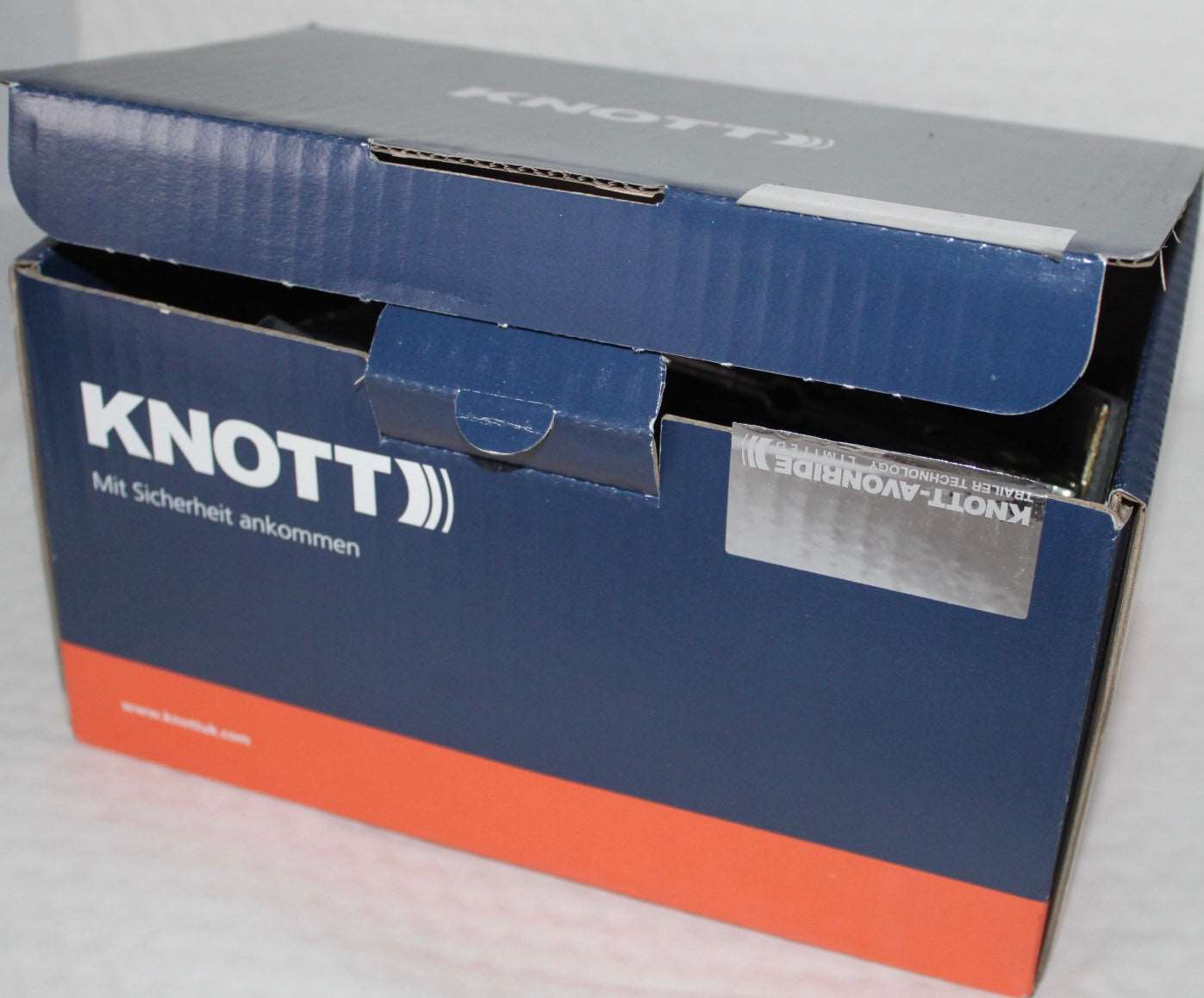 Knott 250 x 40 Auto Reverse Brake Shoes Two Axle Sets