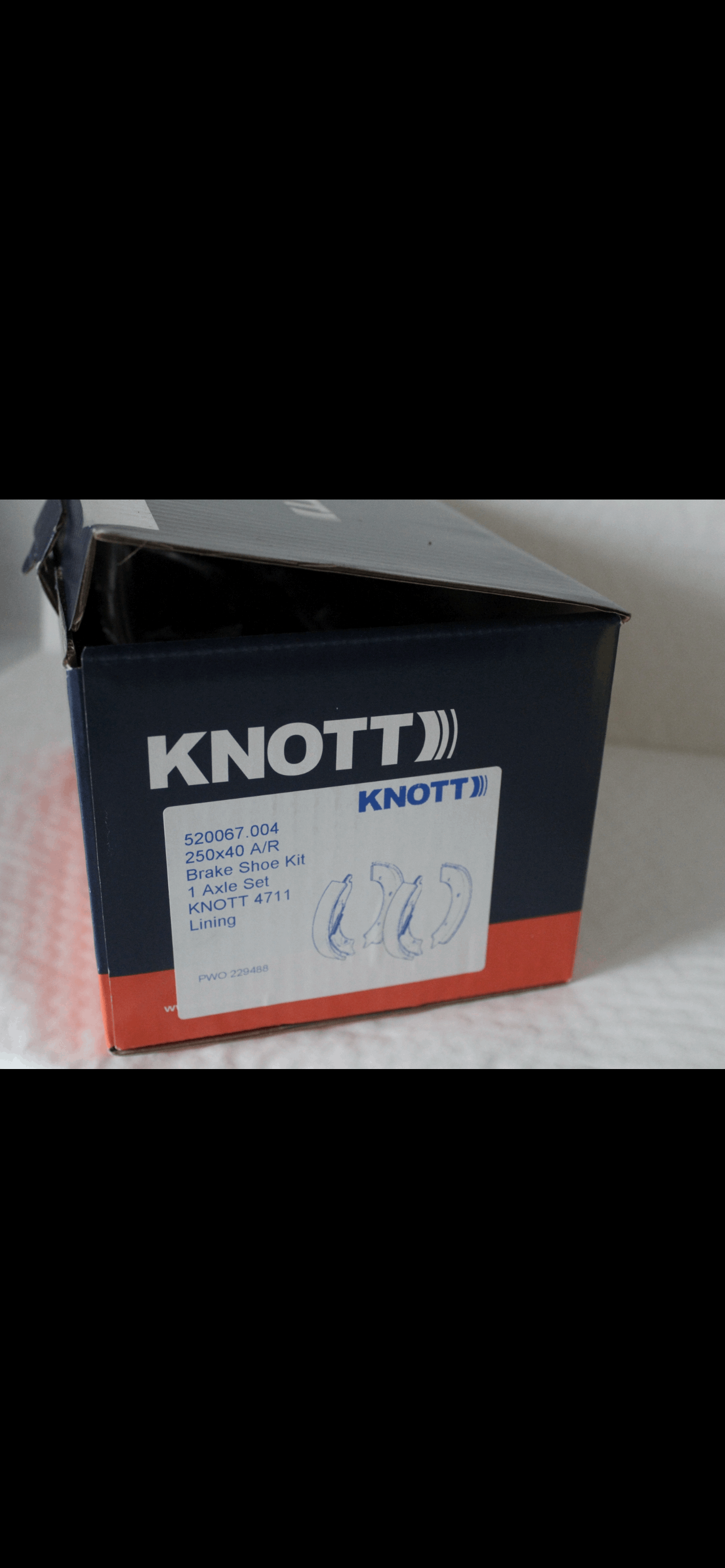 Knott 250 x 40 Auto Reverse Brake Shoes Two Axle Sets