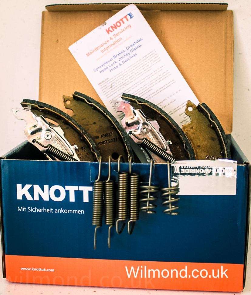 Knott 200 x 50 Auto Reverse Brake Shoes Two Axle Sets