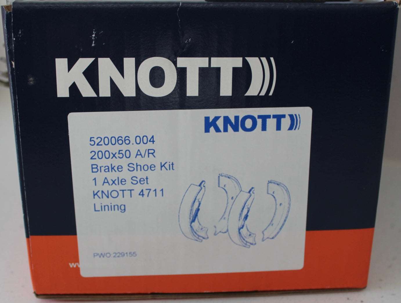 Knott 200 x 50 Auto Reverse Brake Shoes Two Axle Sets